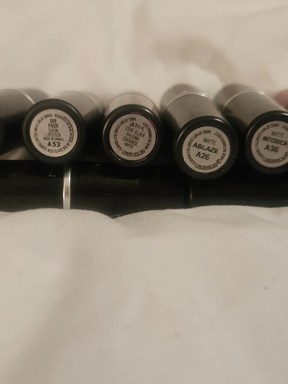 MAC Cosmetics HUGE 20 Lipstick bundle in Pink, Red, Nude, Purple.